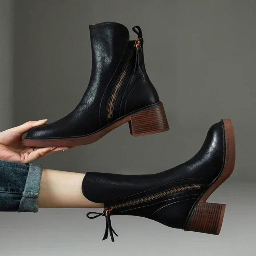 Liora™ | Black leather boot with a comfortable heel, elegant and timeless